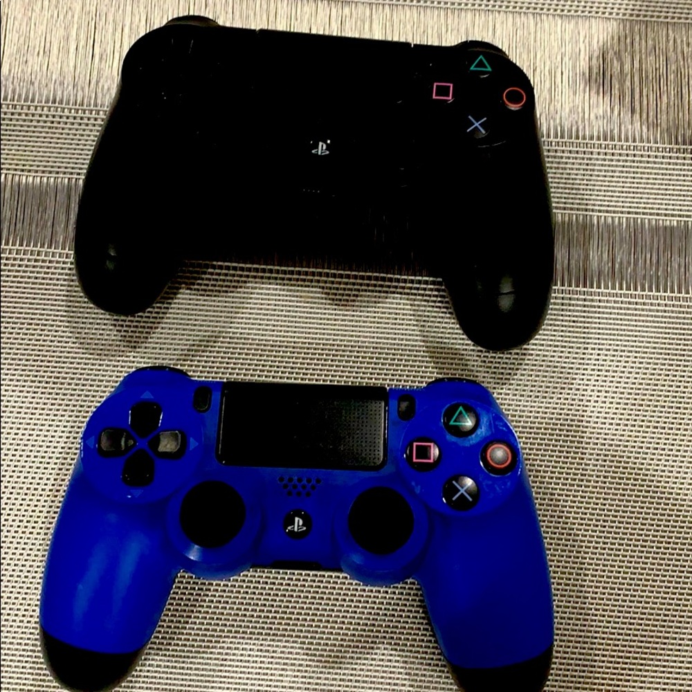[SOLDSOLD] PS4 Dualshock 4 controllers.